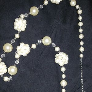 Faux pearl medium length necklace